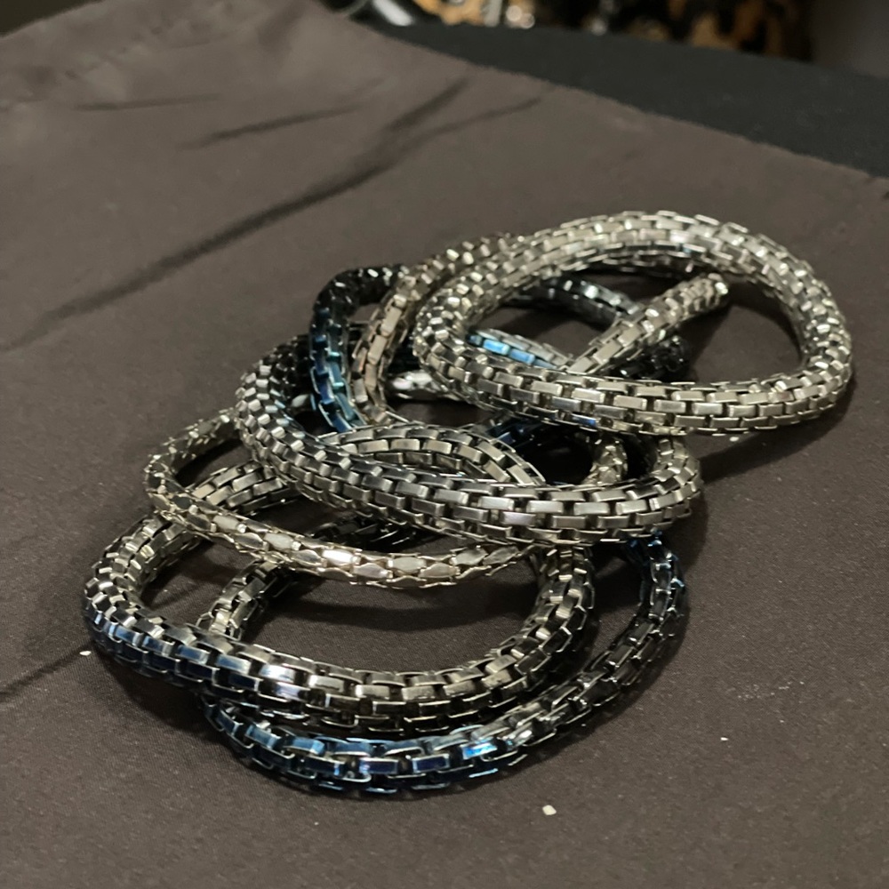 ET of chain bracelets with silver blue and black